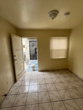 112 S Eucalyptus Ave in Inglewood, CA - Building Photo - Building Photo