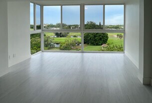 2202 S Cypress Bend Dr, Unit Gorgeous and spacious in Pompano Beach, FL - Building Photo