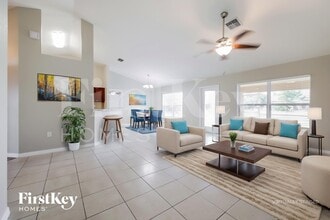 414 Willowbrook Dr in Lehigh Acres, FL - Foto de edificio - Building Photo