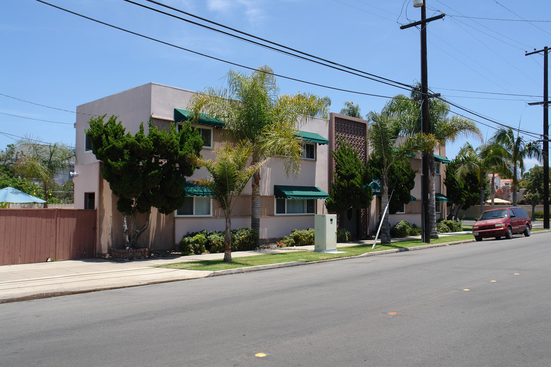 715-721 10th St in Coronado, CA - Foto de edificio