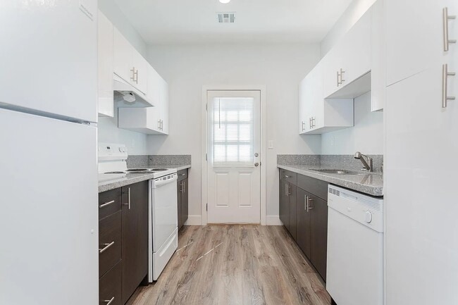 1681 S Dandelion St, Unit 4 in Pahrump, NV - Building Photo - Building Photo