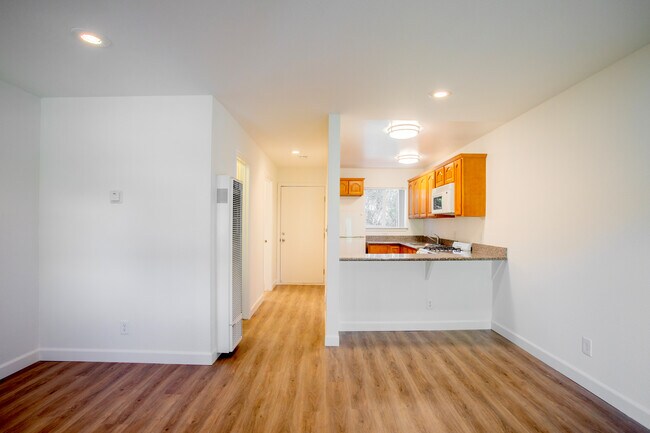 Morse Gardens in Sunnyvale, CA - Building Photo - Interior Photo