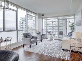 225 Webb Dr in Mississauga, ON - Building Photo