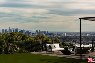 1772 N Crescent Heights Blvd in Los Angeles, CA - Building Photo - Building Photo