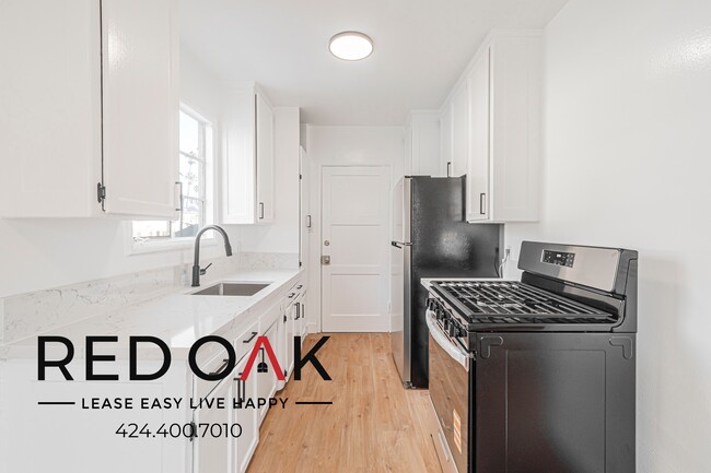 1024 Menlo Ave in Los Angeles, CA - Building Photo - Building Photo