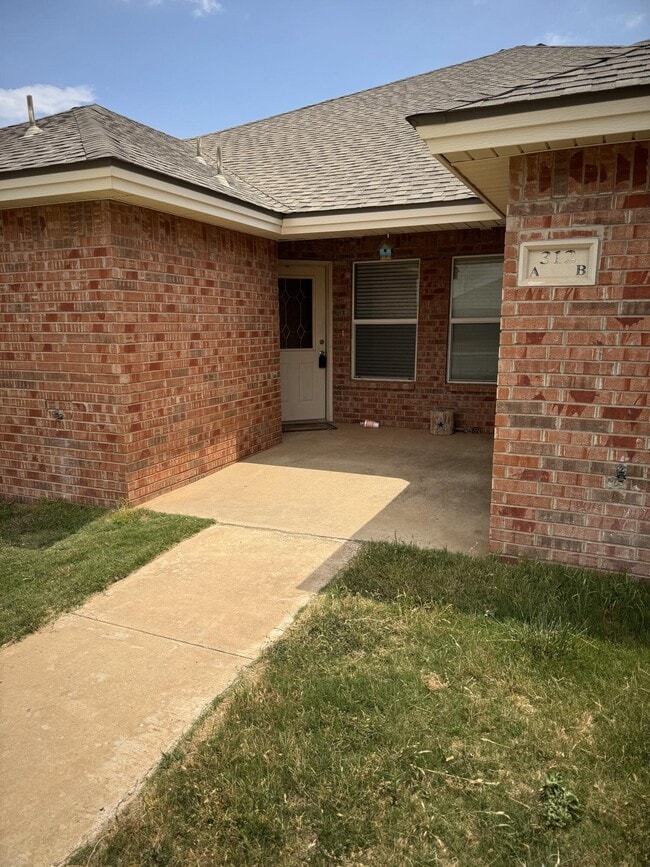 property at 312 N Brentwood Ave