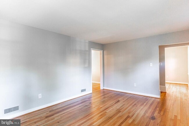 2759 W George Mason Rd in Falls Church, VA - Building Photo - Building Photo