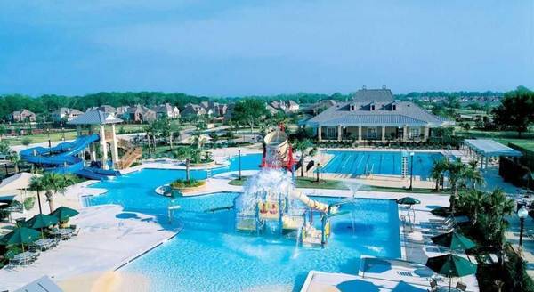 10822 Cornwall Ln in Missouri City, TX - Foto de edificio