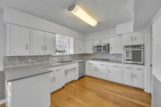 9401 Forestridge Dr in Dallas, TX - Building Photo - Building Photo