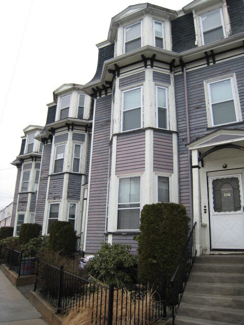 61 Summer St, Unit 3 in Somerville, MA - Building Photo
