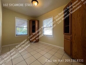 102 Sycamore St in Lodi, CA - Building Photo - Building Photo