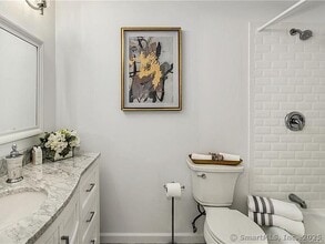 64 Heritage Hill Rd in New Canaan, CT - Building Photo - Building Photo