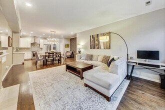 1328 W Belmont Ave in Chicago, IL - Building Photo - Building Photo