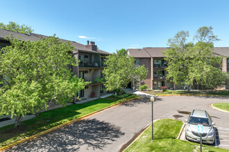 Carriage Hills in Eagan, MN - Building Photo - Building Photo