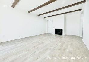 11941 Weddington St, Unit 303 in Los Angeles, CA - Building Photo