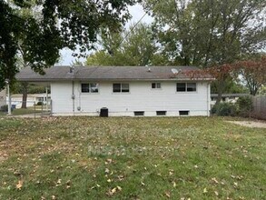 220 Falcon Dr in Florissant, MO - Building Photo - Building Photo