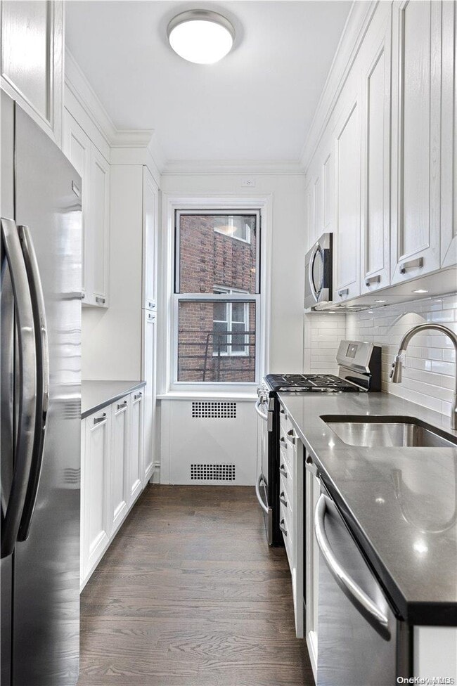 73-12 35th Ave in Queens, NY - Foto de edificio - Building Photo