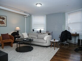 43 Carlton St, Unit 9 in Brookline, MA - Building Photo