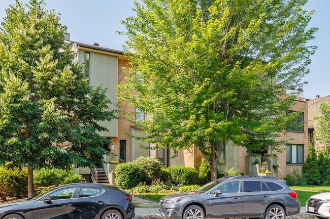 12596 Odette-Oligny Rue in Montréal, QC - Building Photo - Building Photo