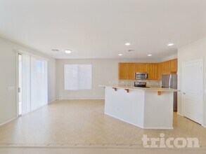 6624 S 45th Glen in Phoenix, AZ - Foto de edificio - Building Photo