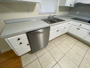 2210 SE 2nd St in Orange City, FL - Building Photo - Building Photo