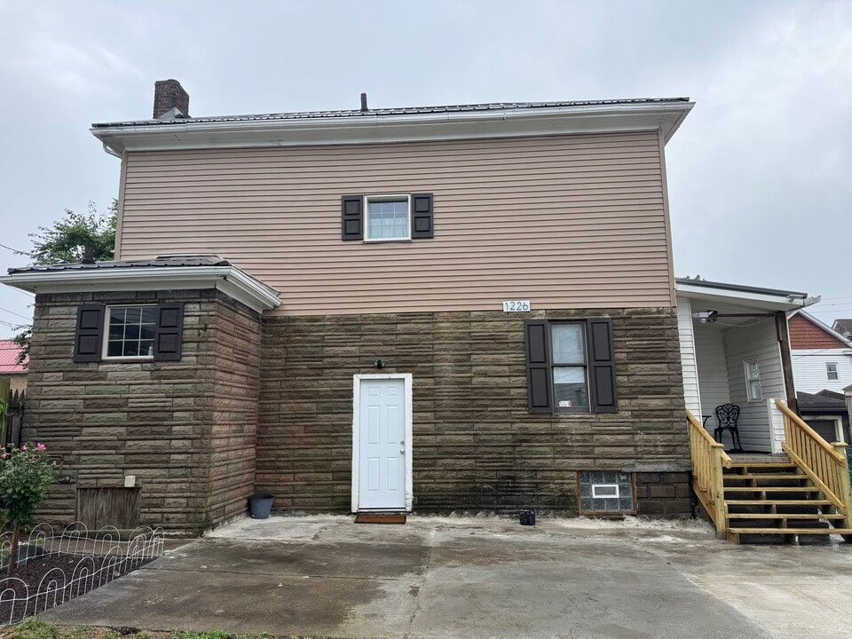 1226 Pennsylvania Ave in Steubenville, OH - Foto de edificio