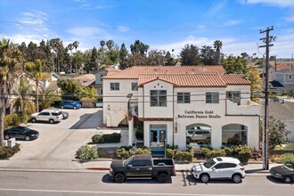 4647 Carpinteria Ave in Carpinteria, CA - Building Photo - Building Photo