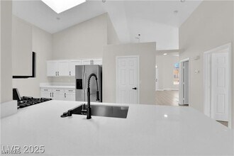 632 Hitchen Post Dr in Henderson, NV - Building Photo - Building Photo