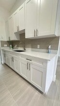 21301 NE 9th Pl, Unit 1 in Miami, FL - Foto de edificio - Building Photo