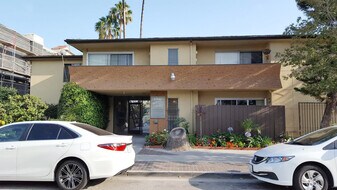 10840 Hortense St in North Hollywood, CA - Building Photo
