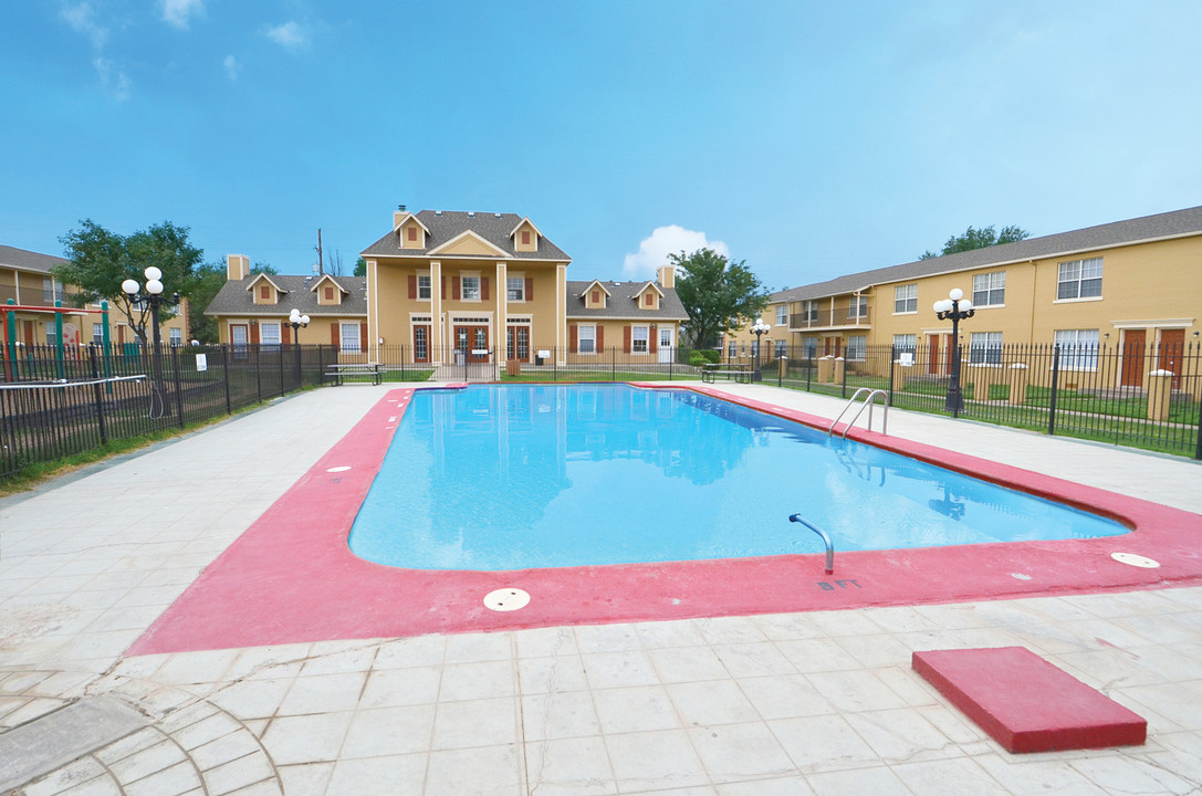 Village Park Apartments in Amarillo, TX - Building Photo