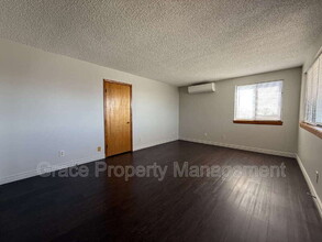 1149 E 58th Ave in Denver, CO - Foto de edificio - Building Photo