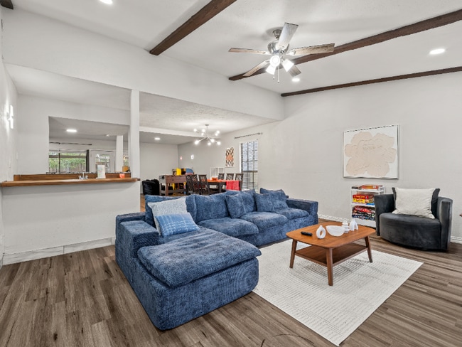 2235 E Peters Colony Rd in Carrollton, TX - Foto de edificio - Building Photo