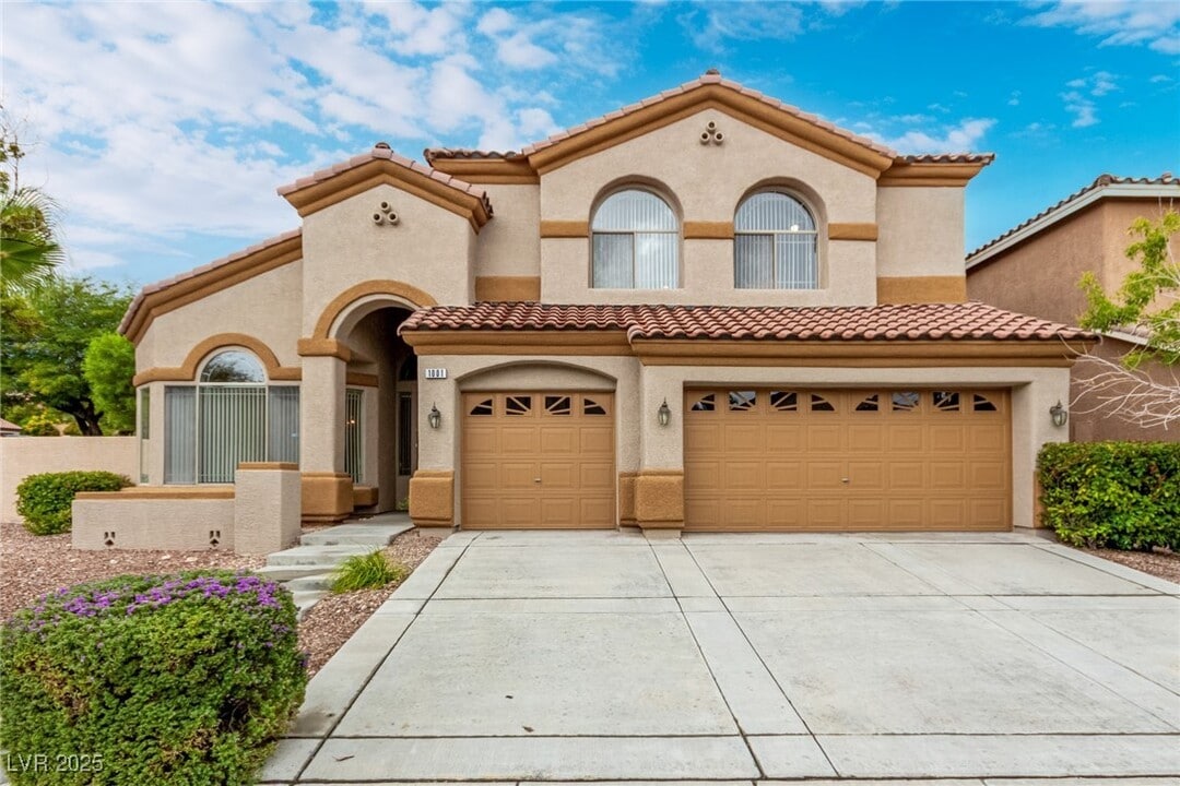 1001 Eaglewood Dr in Las Vegas, NV - Building Photo