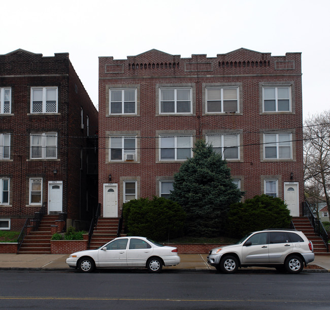 1007 Avenue C in Bayonne, NJ - Building Photo - Building Photo