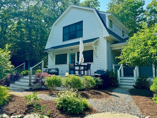 38 Old Stone Church Rd in Little Compton, RI - Building Photo - Building Photo