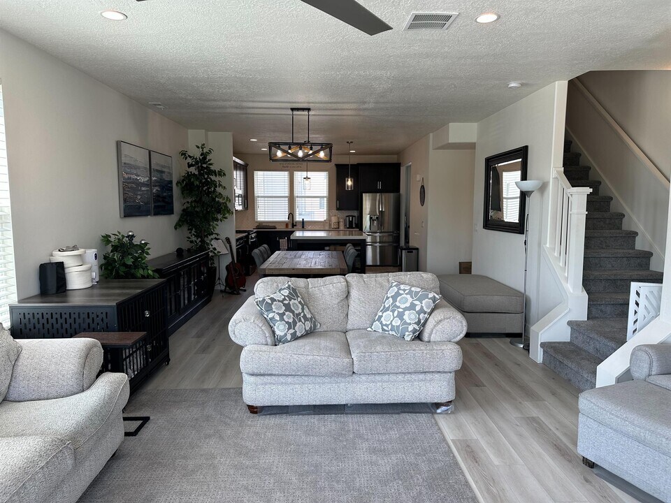 4672 Vermillion Dr in South Jordan, UT - Building Photo