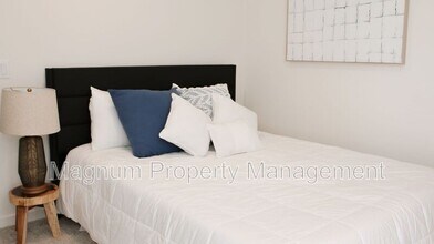 30411 Ridgecrest Rd in Winchester, CA - Building Photo - Building Photo