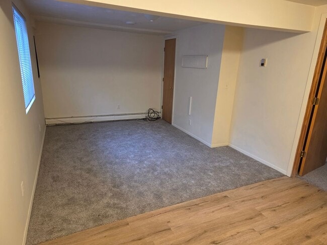 1707 Meadowbrook Rd in Merrick, NY - Foto de edificio - Building Photo