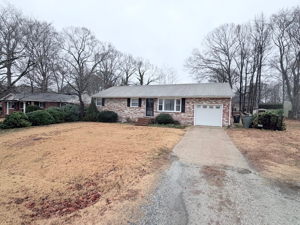 105 bailey road in Yorktown, VA - Building Photo