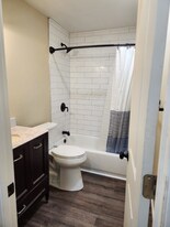 974 SE Roberts Ave in Gresham, OR - Building Photo