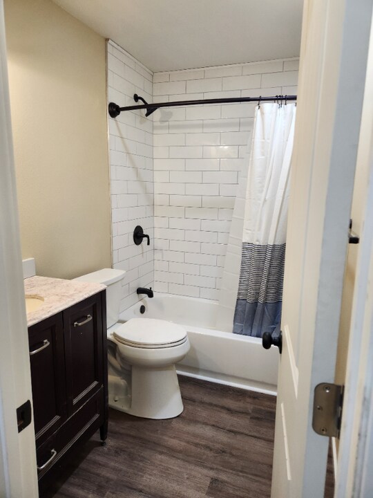 974 SE Roberts Ave in Gresham, OR - Building Photo