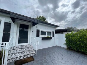 600 Forrest Dr in Miami Springs, FL - Building Photo - Building Photo
