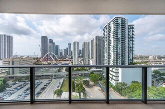 1600 NE 1st Ave, Unit 1507 in Miami, FL - Building Photo - Building Photo