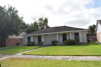 10427 Huntington Wood Dr in Houston, TX - Foto de edificio - Building Photo