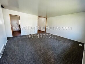 942 E Sego Lily Dr in Sandy, UT - Building Photo - Building Photo