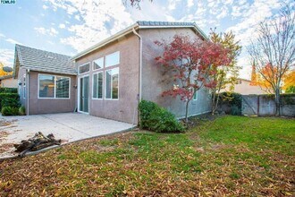 1620 N Oliveto Ct in Visalia, CA - Building Photo - Building Photo