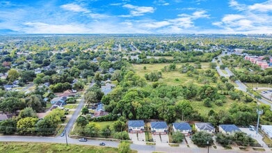 8130 Jutland Rd in Houston, TX - Building Photo - Building Photo