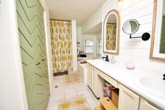 1204 Edenbridge Way in Knoxville, TN - Building Photo - Building Photo