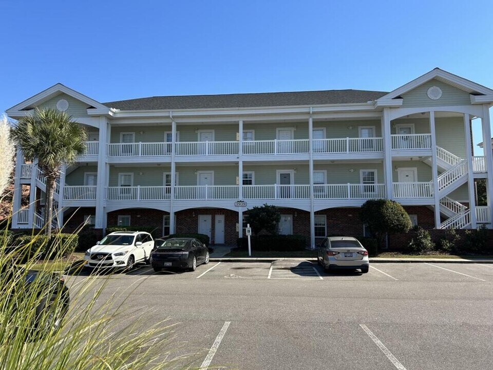 3939 Gladiola Ct in Myrtle Beach, SC - Foto de edificio